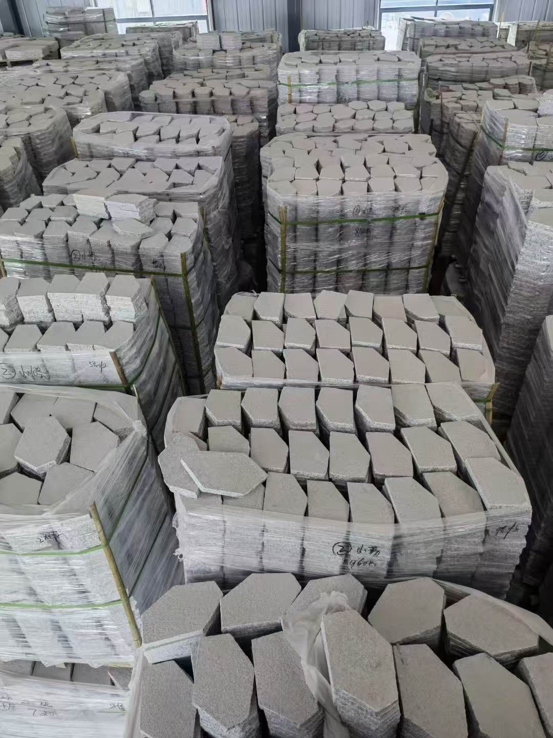 镇江芝麻白石材冰裂纹，碎拼。