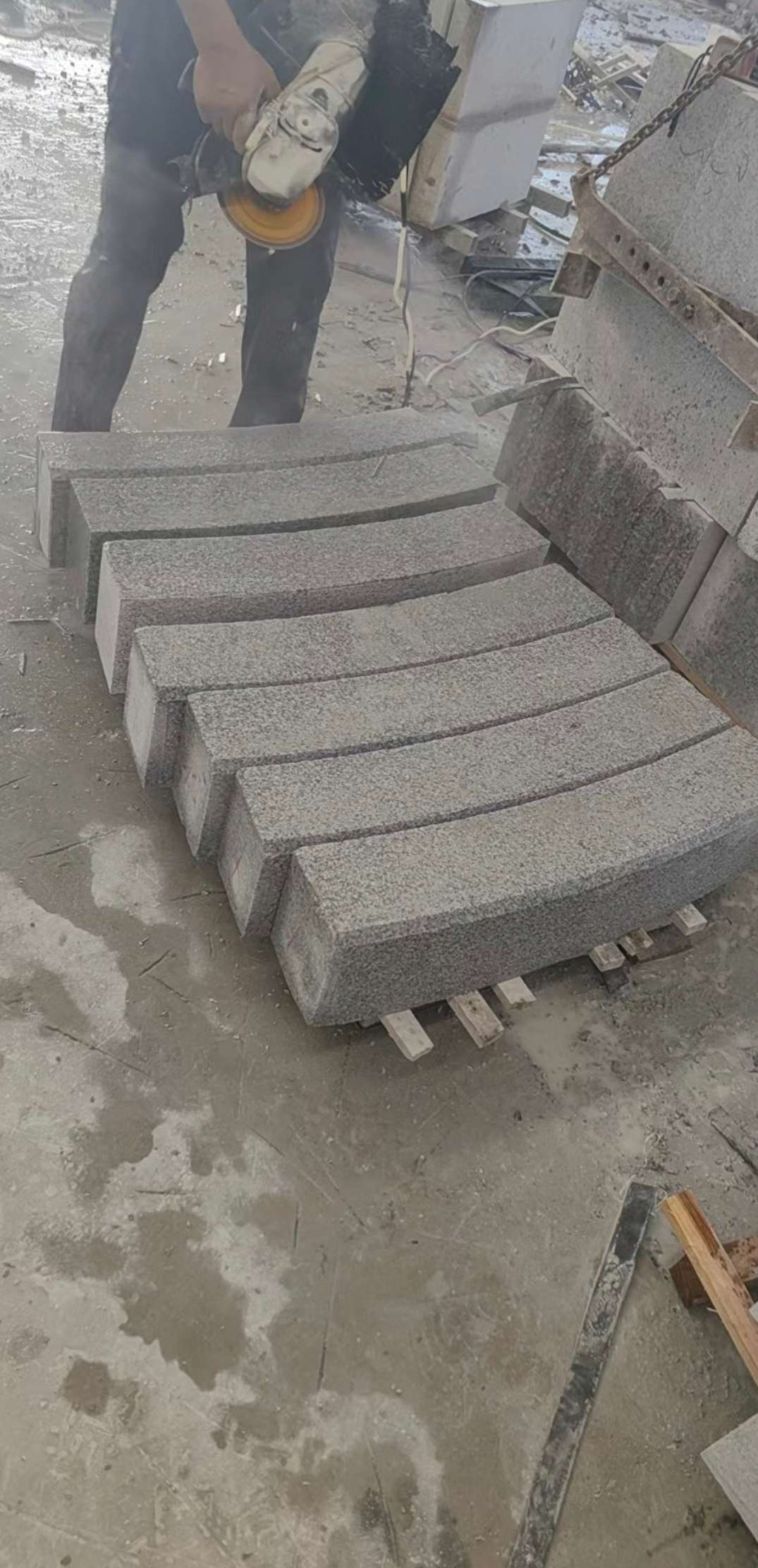 镇江芝麻白弧形路牙石