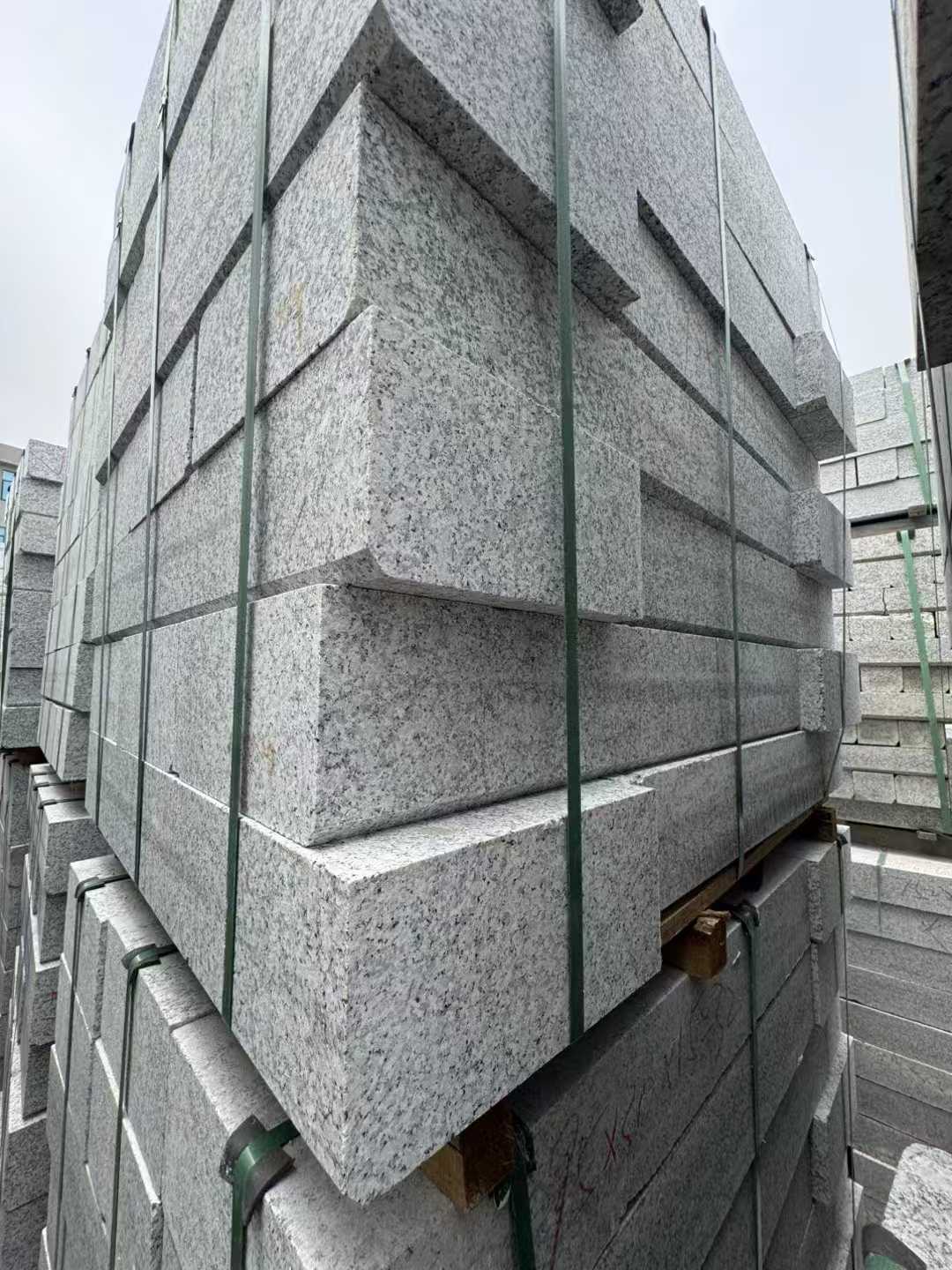镇江芝麻白路牙石 马路牙子